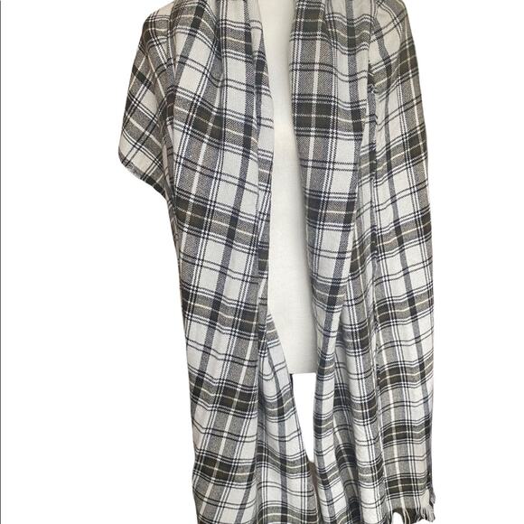 Plaid black and white blanket scarf - Picture 2 of 4